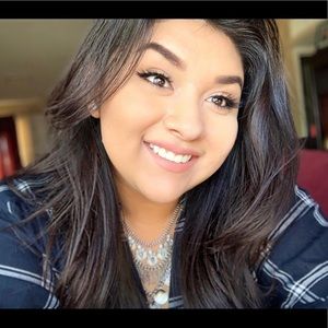 Meet your Posher, Desiree